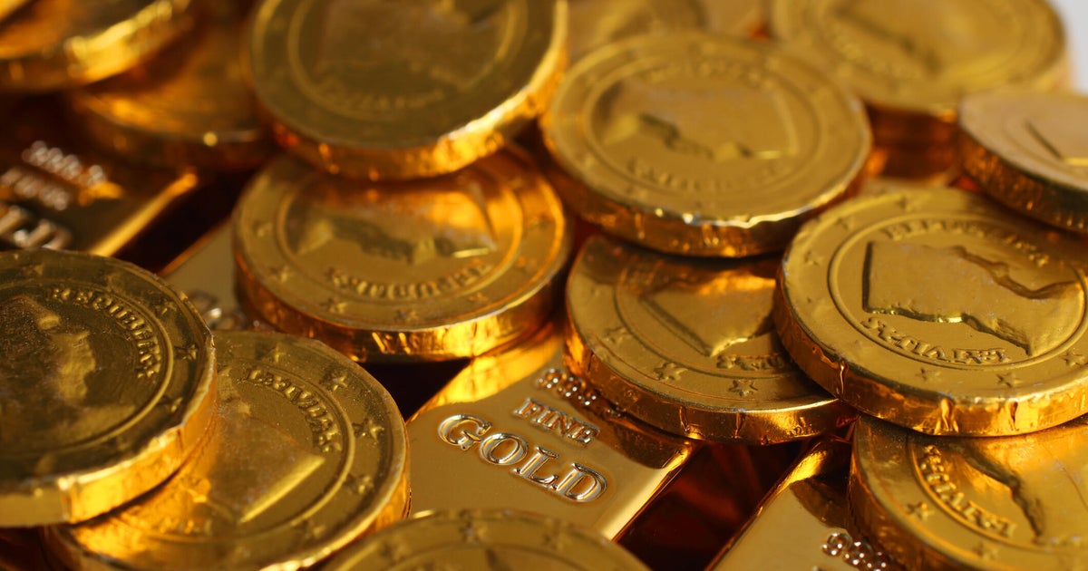 Investing in gold bars and coins now? Here are 3 tips beginners should know now.